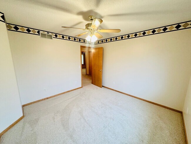 Building Photo - Stunning 6-Bedroom Corner-Lot Home w/ Luxury Finishes & Entertainer’s Layout