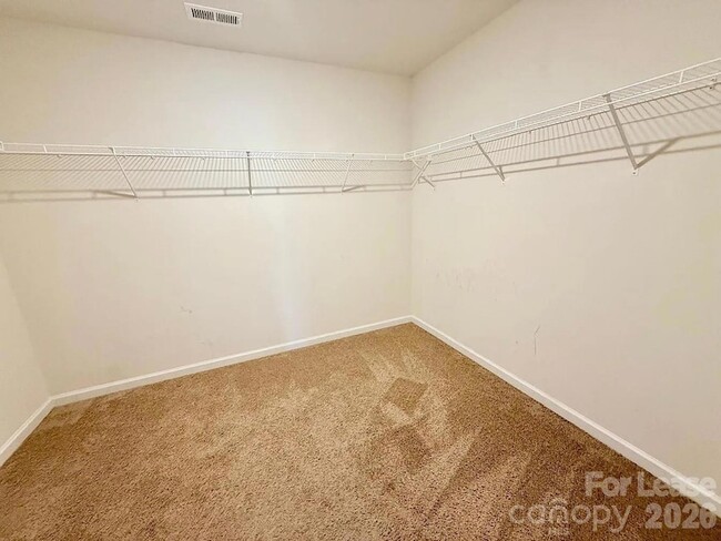 Building Photo - 13023 Newburgh Green Dr