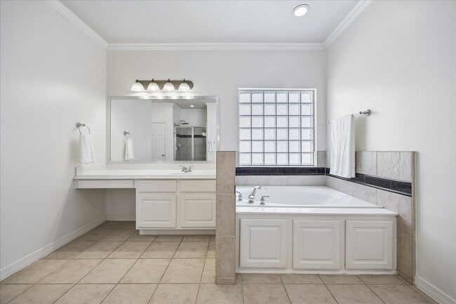 Building Photo - 7608 Janak Dr