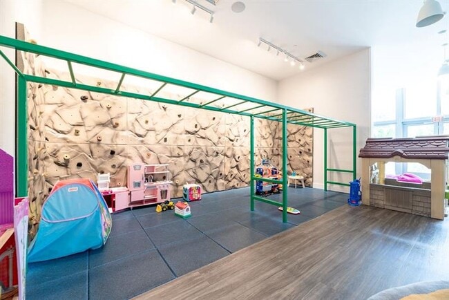 Building Photo - 16385 Biscayne Blvd