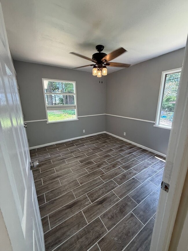 Building Photo - 4 bed 2 bath Southern Hills