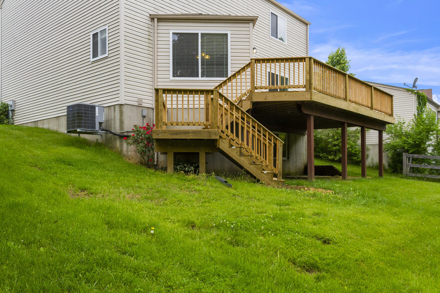 Building Photo - 2237 Antoinette Way
