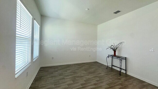 Building Photo - 6326 Lakepine St