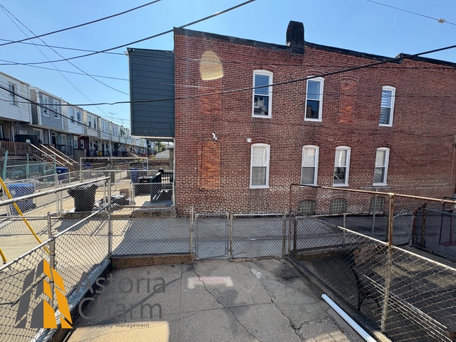 Building Photo - Bright 3 Bedroom Home with Private Basemen...