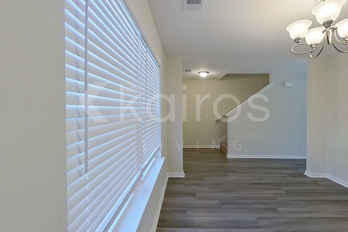 Building Photo - 103 Colonial Wy