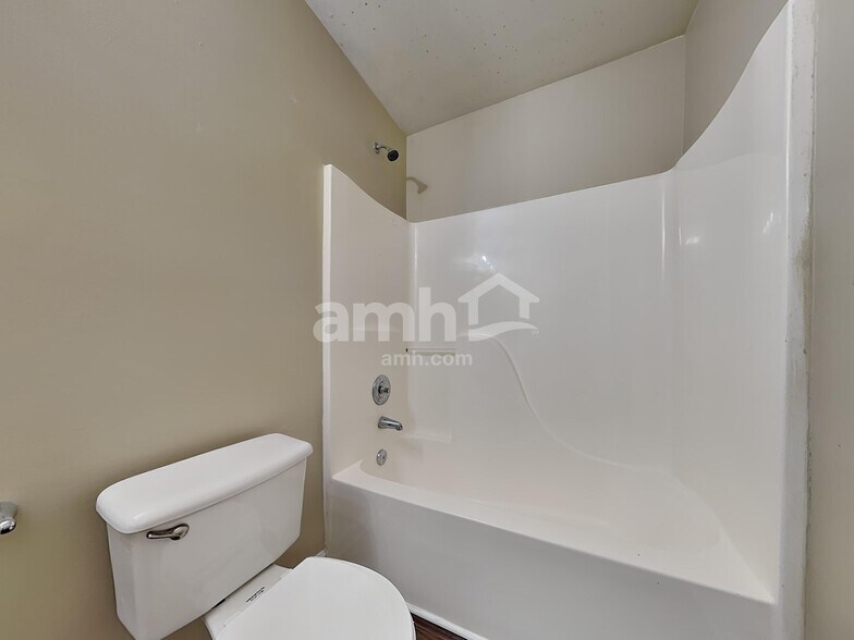 Building Photo - 276 Tanglewood Dr