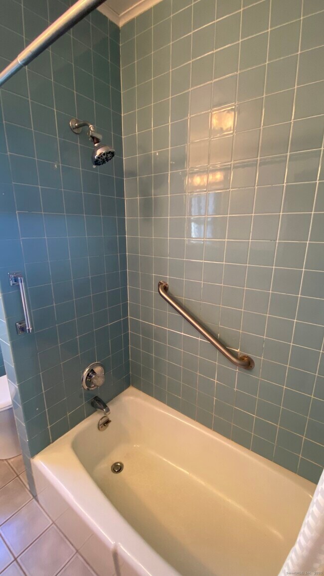 Building Photo - 135 Elm St