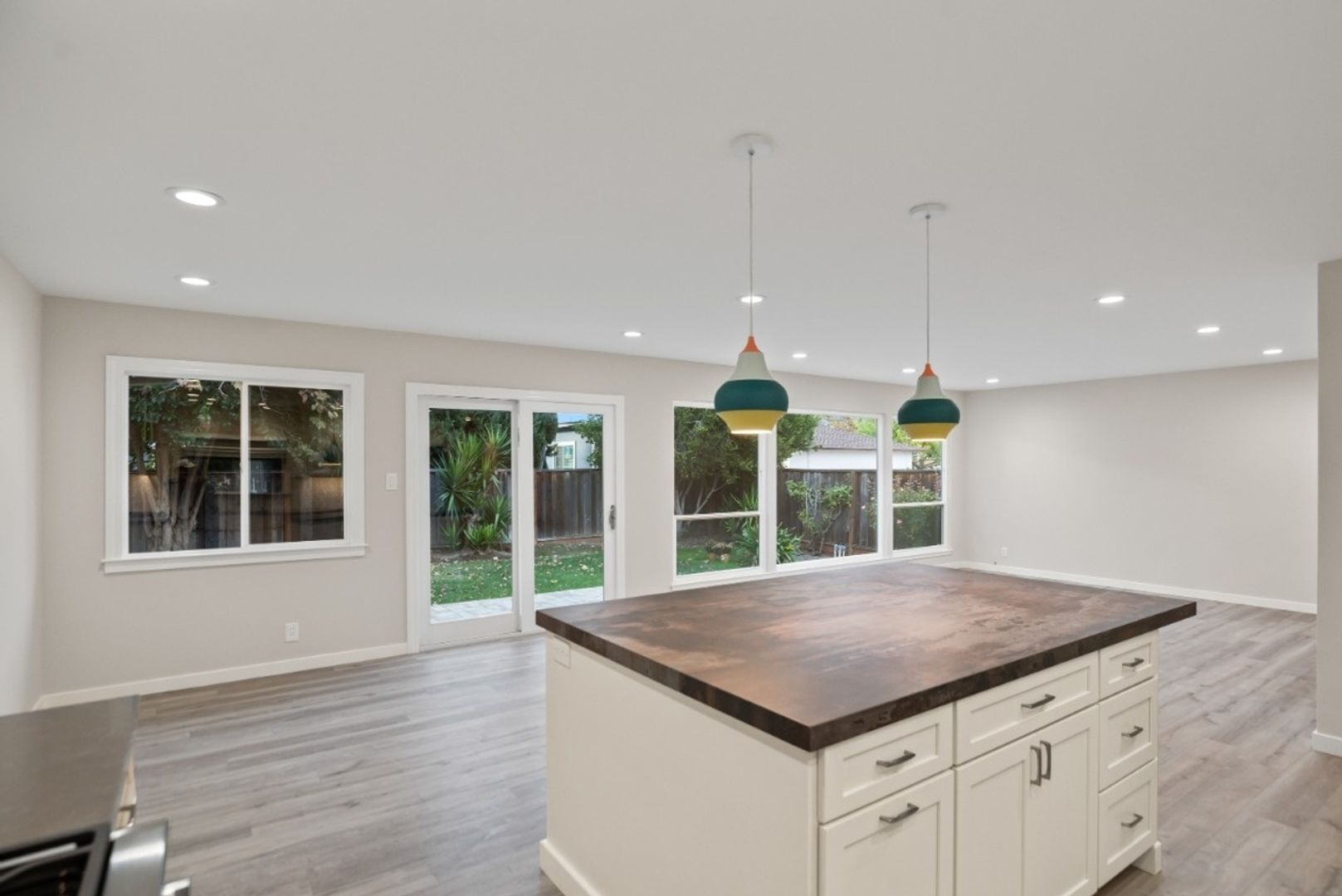 Building Photo - 692 Pomeroy Ave