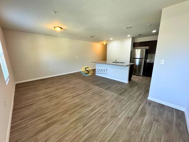 Building Photo - BEAUTIFUL 2/2 BOTTOM FLOOR UNIT!