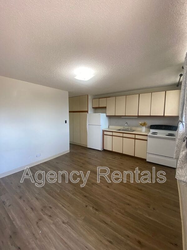 Building Photo - 425 N Kuakini St