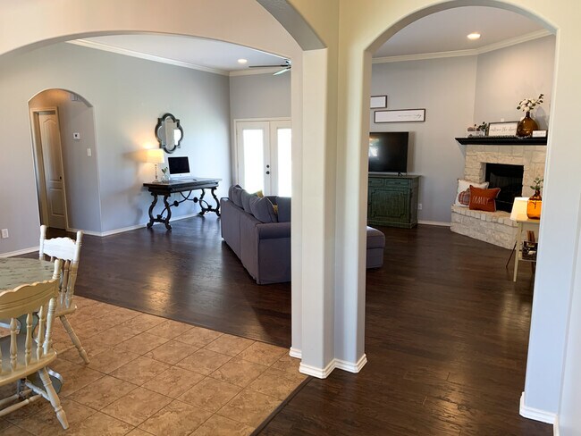 Building Photo - 4213 Lexington Pl