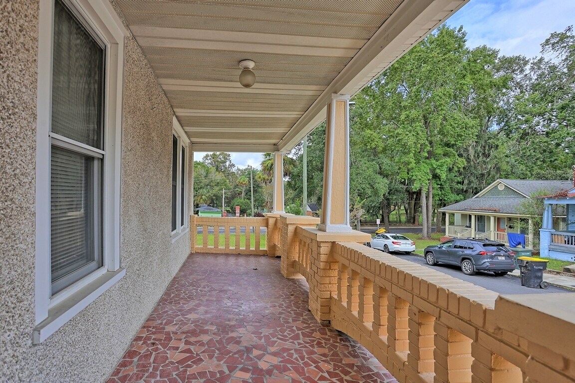 Building Photo - 1023 W 37th St