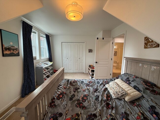 Building Photo - 1579 NW Albany Ave