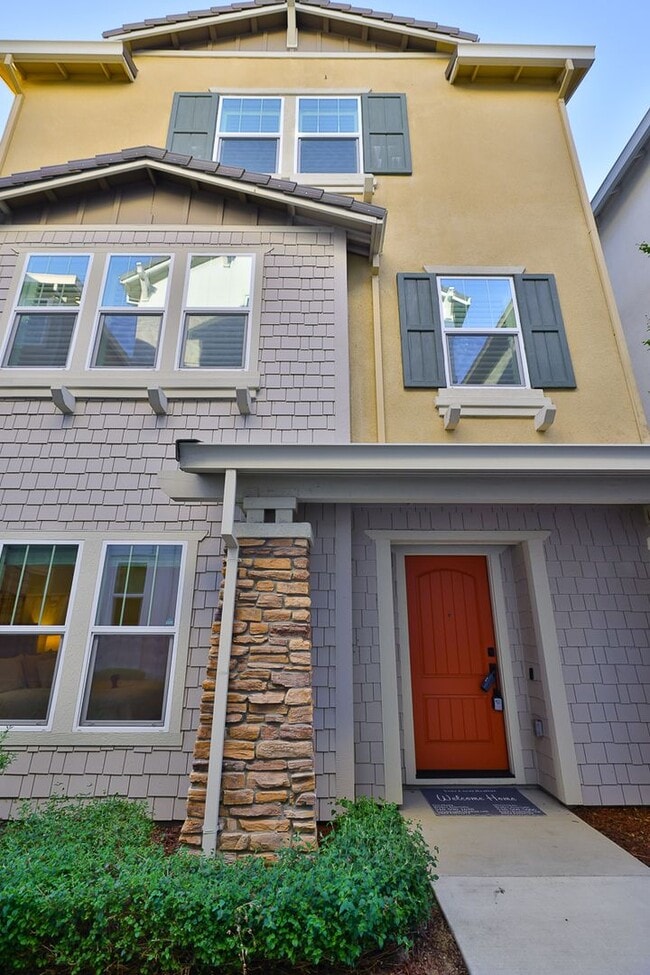 Building Photo - Modern, Bay View, 2 year old, 3 Bedroom, 3...
