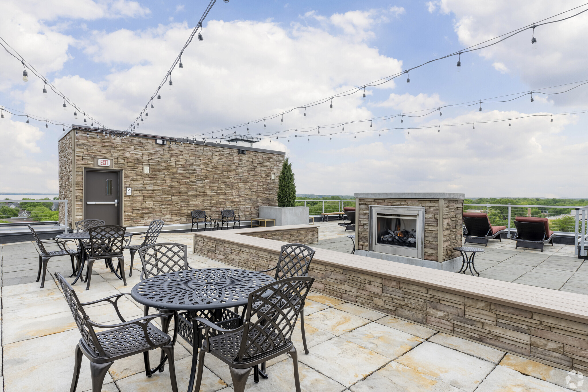 Rooftop Deck - Galaxie High Rise Apartments