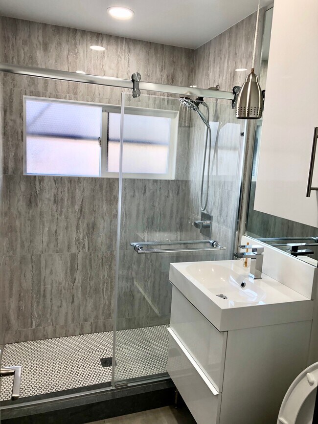 Building Photo - 1702 Hermosa Ave