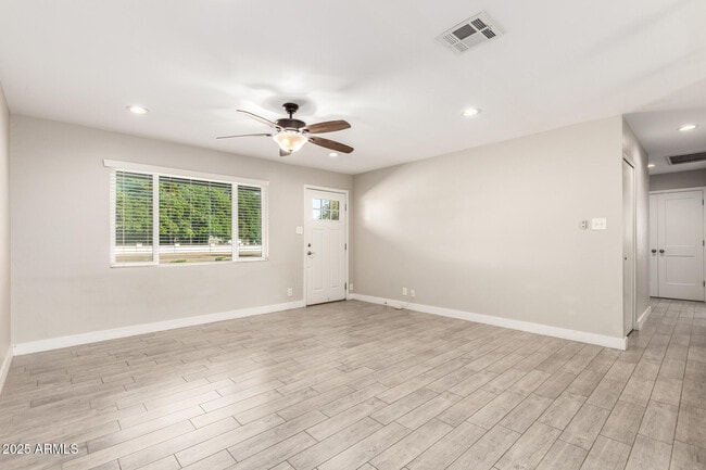 Building Photo - 331 E Continental Dr