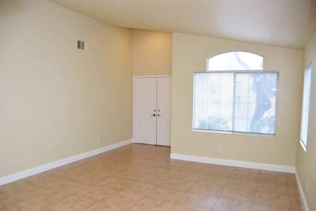 Building Photo - SPRING VALLEY 1 STORY HOME