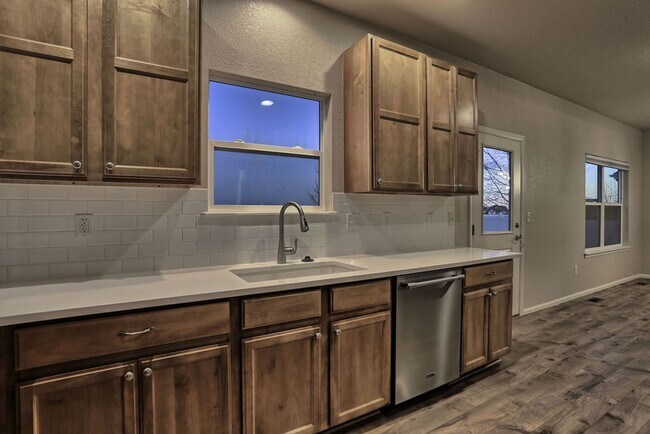 Building Photo - 4 Bedroom Home in East Windsor