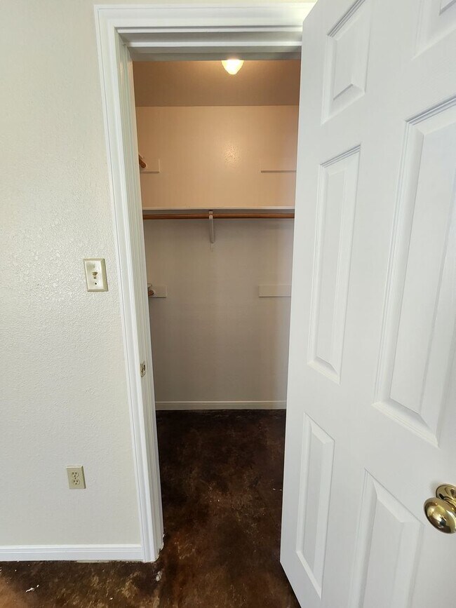 Building Photo - 811 E Ave I