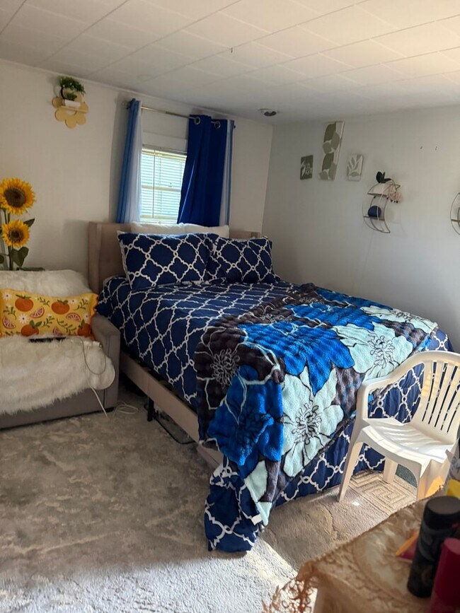 Building Photo - First Floor apartment in two family home. Hyannis