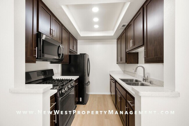 Building Photo - Lovely Marina District 2-bedroom at Park R...