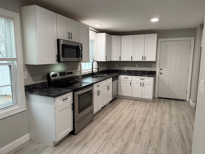 Building Photo - 25 Denison St