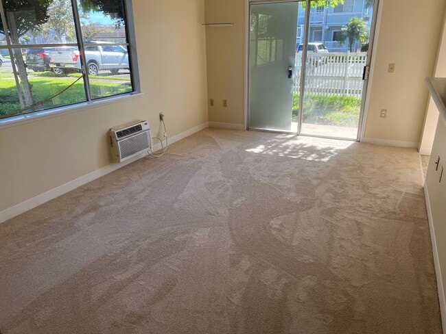 Building Photo - 2 Bedroom/ 2 Bath/ 2 pkg at Crescent Lane