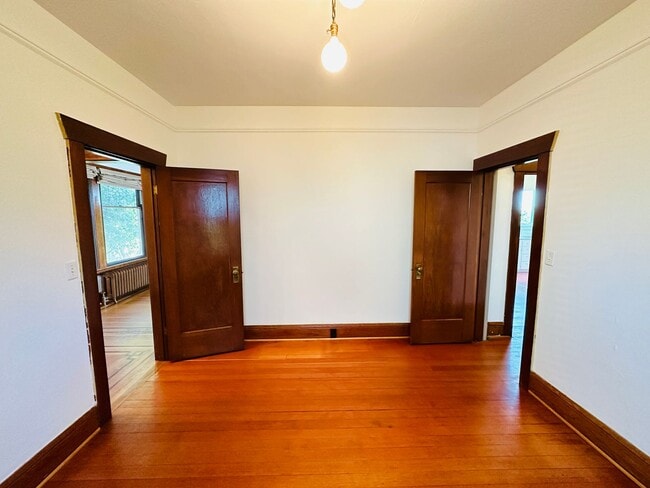 Building Photo - Beacon Hill - "Pretty in Pink" 2 Bedroom /...
