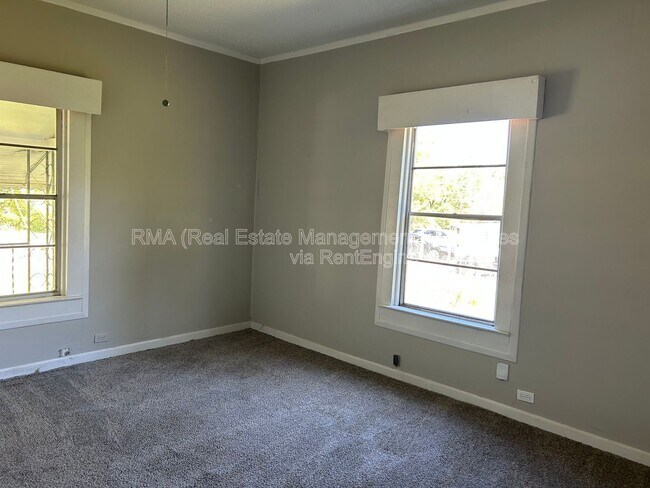 Building Photo - 926 N 9th St