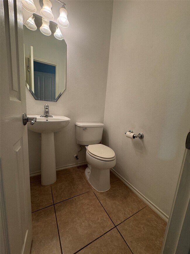 Building Photo - 13600 Breton Ridge St
