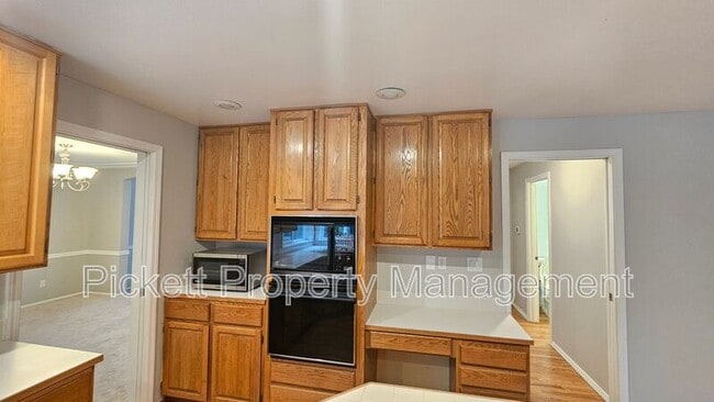 Building Photo - 6559 Gleneagle Ave SW
