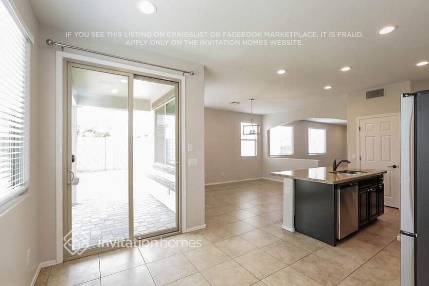 Building Photo - 2320 W Desert Ln