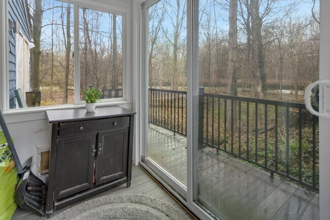 Building Photo - 233 Forest Home Dr