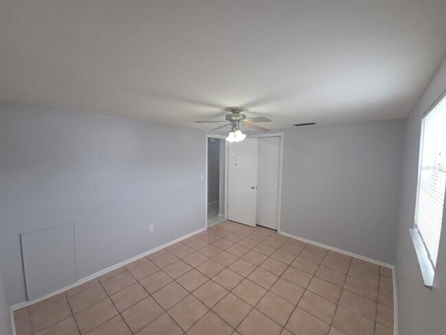 Building Photo - 3619 Springfield Dr