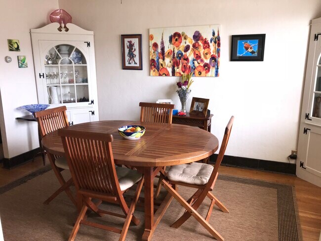 Building Photo - 3322 Parkview Ave