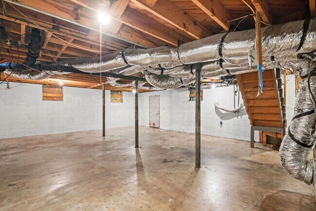 Building Photo - 1024 Hambrick Rd