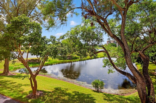 Building Photo - 14375 Strathmore Ln