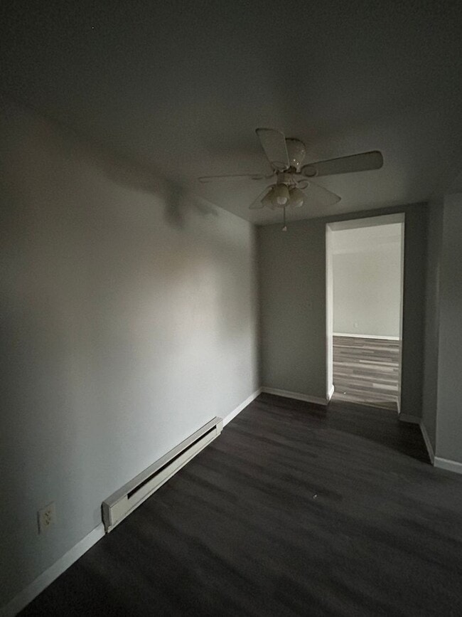 Building Photo - 105 W Emeline St