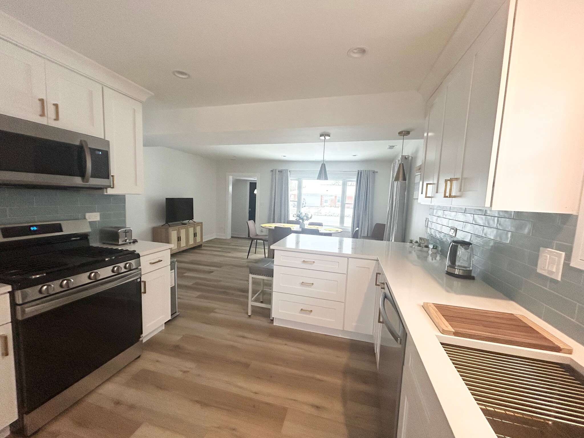 Building Photo - 9705 Oak Park Ave