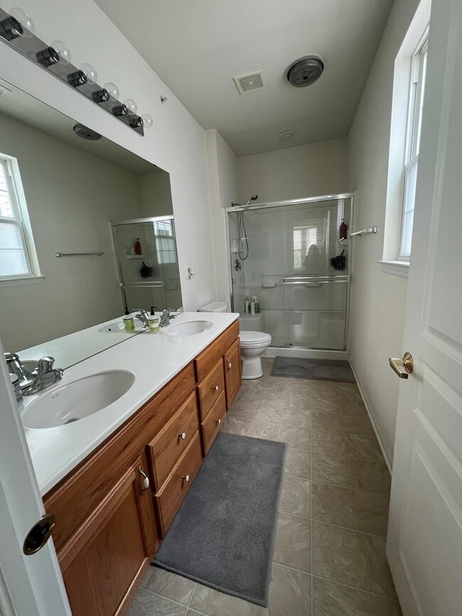 Building Photo - 13282 Poplar Way