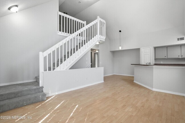 Building Photo - 13700 Richmond Park Dr N