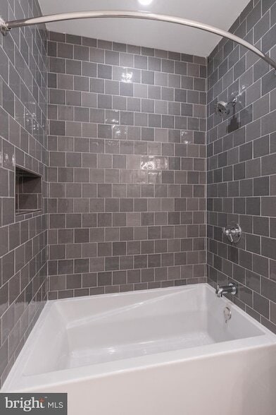 Building Photo - 710 N 16th St