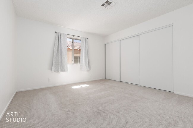 Building Photo - Beautiful upstairs 2-bedroom, 2-bathroom apartment