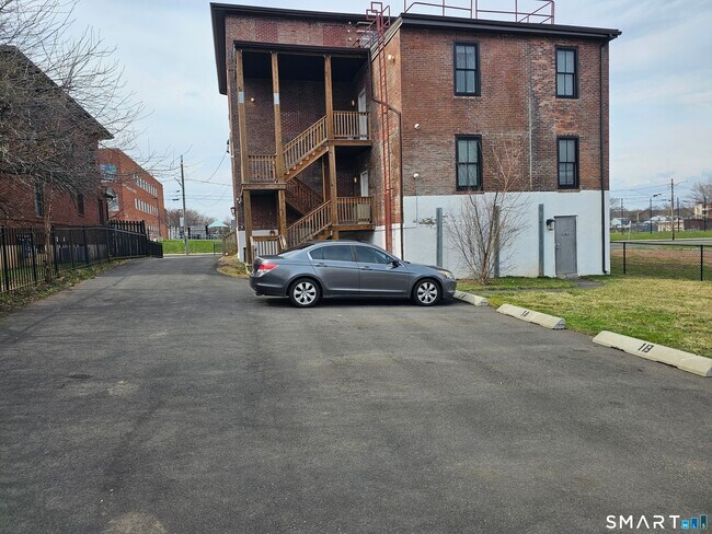 Building Photo - 94-96-96 Edwards St