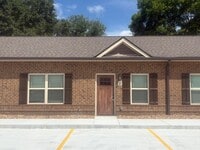 Building Photo - 404 Cedar Ln