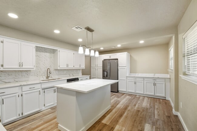 Building Photo - 243 Orchard St