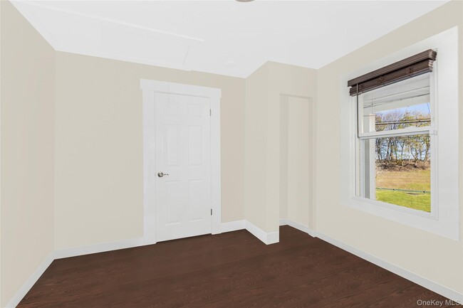 Building Photo - 14 Bedford Ln