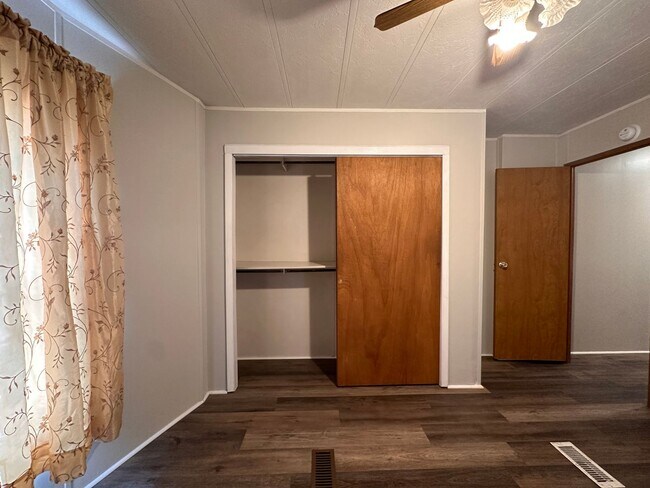 Building Photo - Awesome 2/2 Trailer in Westlake for rent!