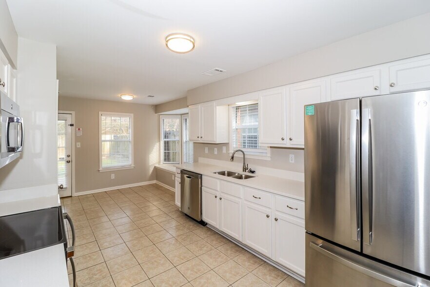 Building Photo - 2268 Lake Hill Ct